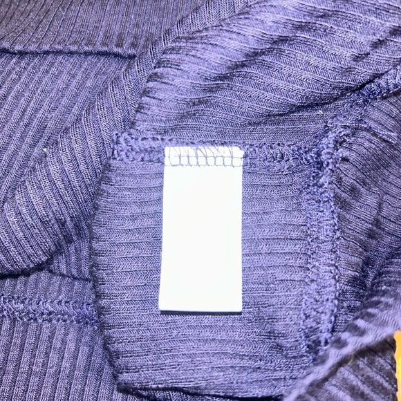 Cold shoulder v neck baby blouse size meduim - Picture 5 of 6